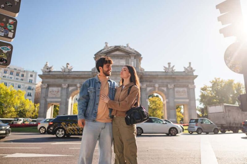 Madrid: Plaza Mayor & Royal Palace Photoshoot - Visiting the Royal Palace: A Regal Backdrop for Your Photos