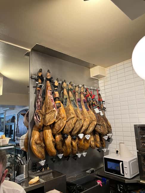 Madrid: Prado Museum Tour with Tapas and Drinks - Inside the Prado Museum: Masterpieces and Cultural Stories