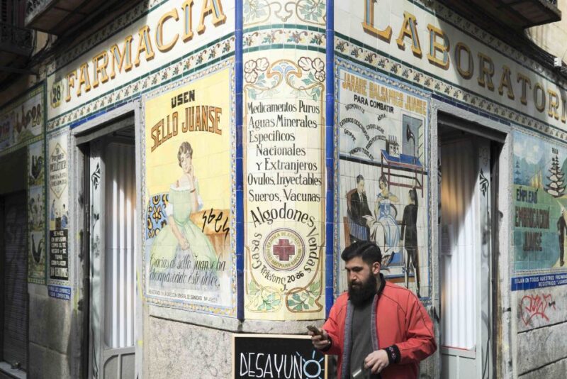 Madrid: Private 3-Hour Tour - Optional Museum Visits and Neighborhood Walks