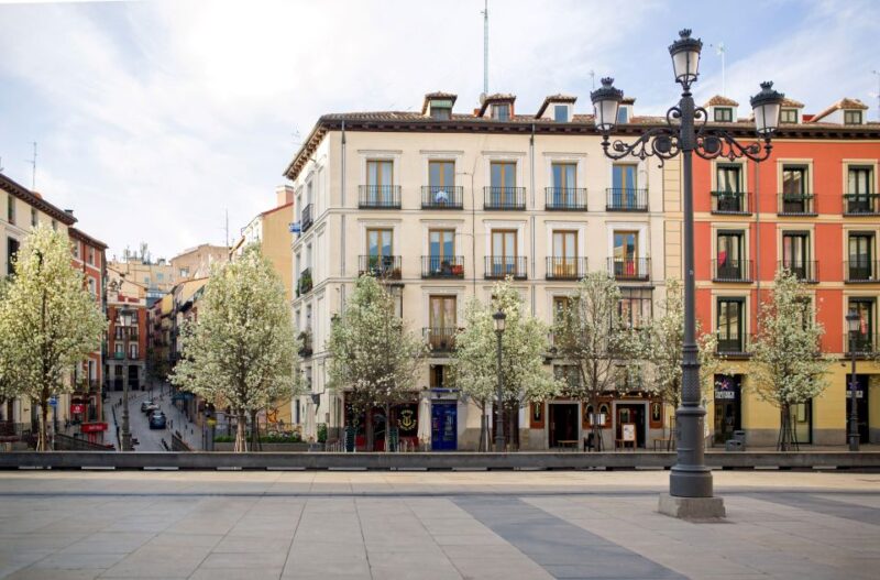 Madrid: Private Architecture Tour with a Local Expert - Practical Details: Meeting Point and Group Size