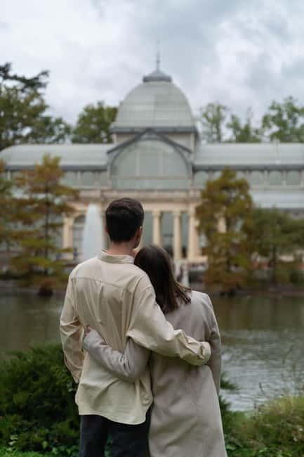 Madrid: Professional photoshoot in the Retiro park - Comparing with Other Madrid Experiences