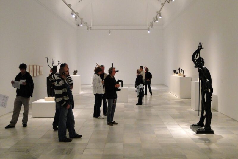 Madrid: Reina Sofia Museum Private Tour with Skip-the-Line - Discovering Works by Avant-Garde Artists and Surrealists