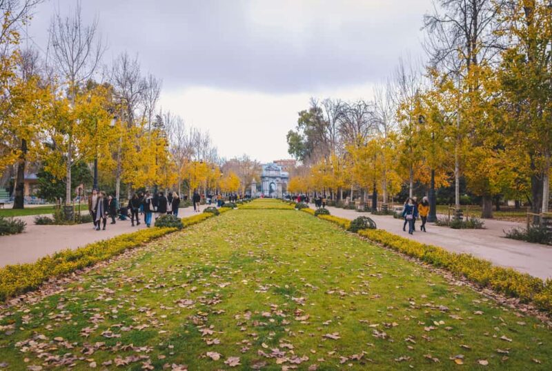 Madrid: Retiro Park Deluxe Tour with Hidden Stories - Summary of Why This Tour Stands Out