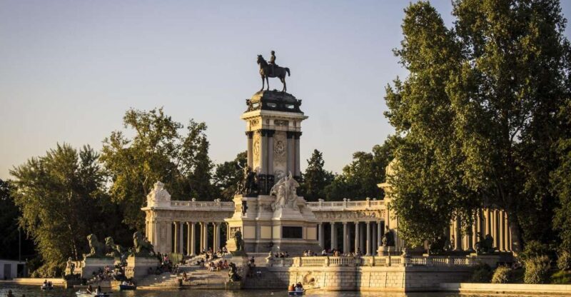 Madrid: Retiro Park Guided Tour and Tapas Tasting - Discover Madrids Retiro Park and Tapas Scene in a 2.5-Hour Tour
