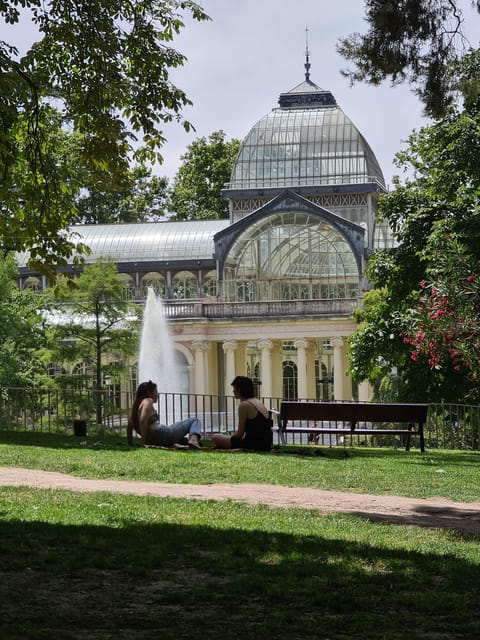 Madrid: Retiro Park Guided Tour with a Photographer - Photography Tips and Scenic Views