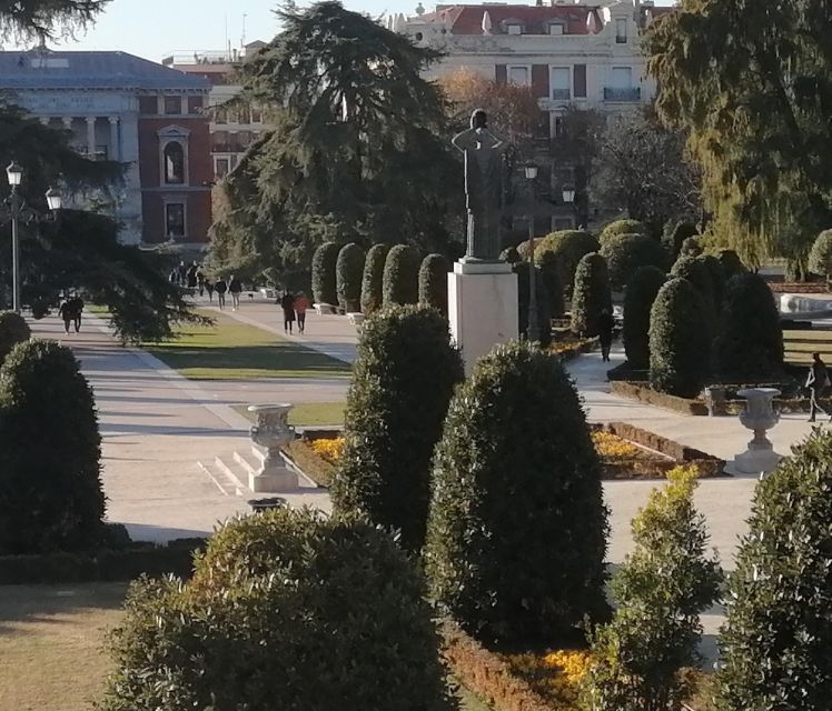 Madrid: Retiro park tour - Inside the Park’s Secret Gardens and Mysterious Corners