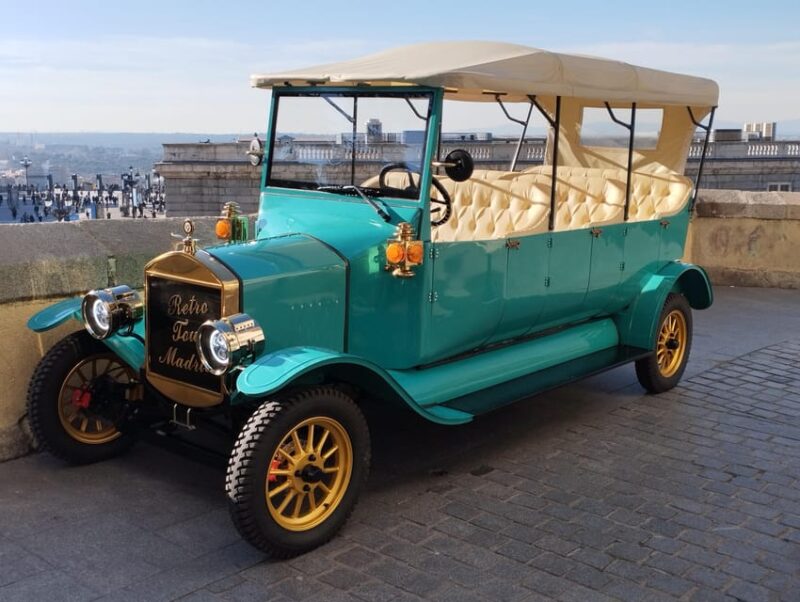 Madrid Retro Tour 120 min, old town, modern Madrid + surprise destination - Explore Madrid’s Hidden Corners and Famous Landmarks in Just 2 Hours