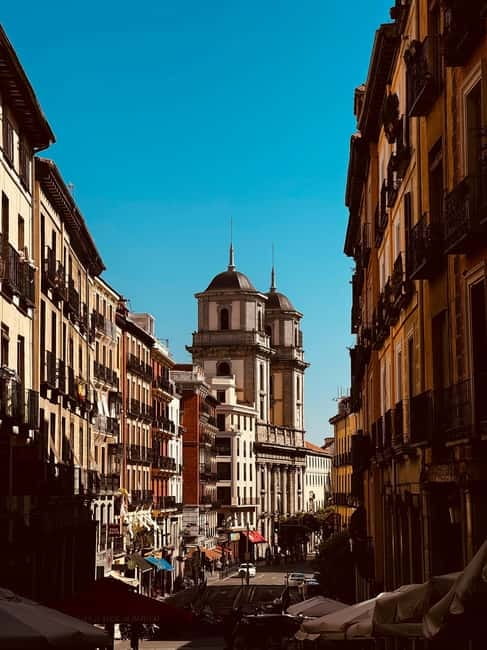 Madrid Retro Tour Madrid- 30 min - The Electric Ford T: Perfect for Narrow Streets and Panoramic Views