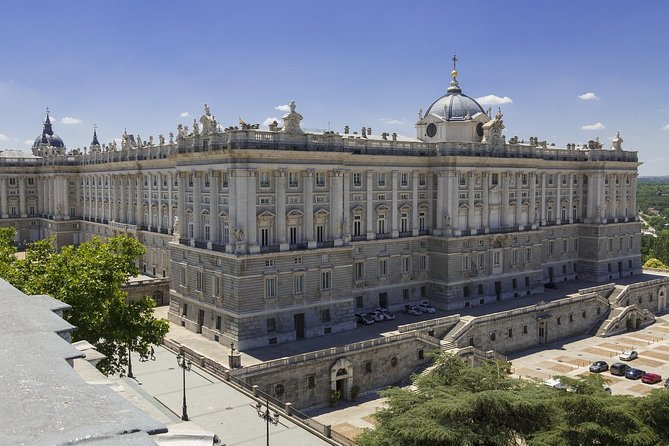 Madrid: Royal Palace Expert Guided Tour with Optional Tapas - The Experience of the Guides