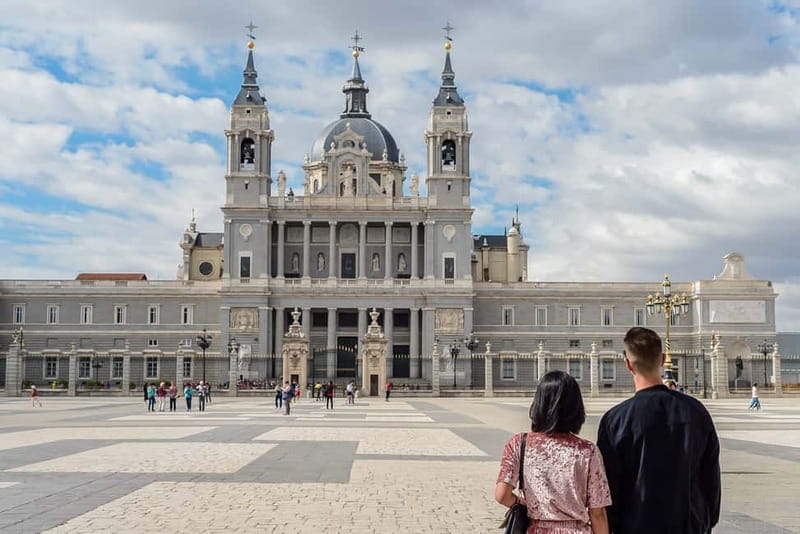 Madrid: Royal Palace Expert Guided Tour with Skip-the-Line - Key Points