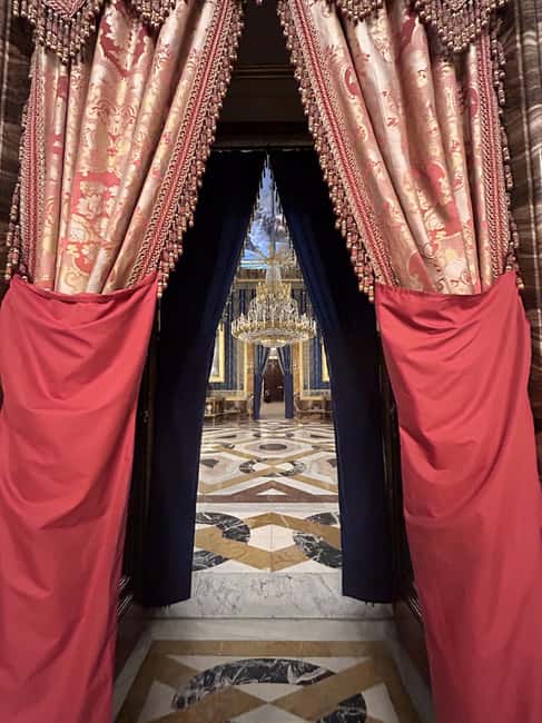 Madrid: Royal Palace Guided Shared Group Tour - What the Guide Covers: Context and Decoration