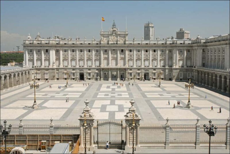 Madrid: Royal Palace Guided Tour with Admission - Potential Drawbacks and Considerations from Reviews