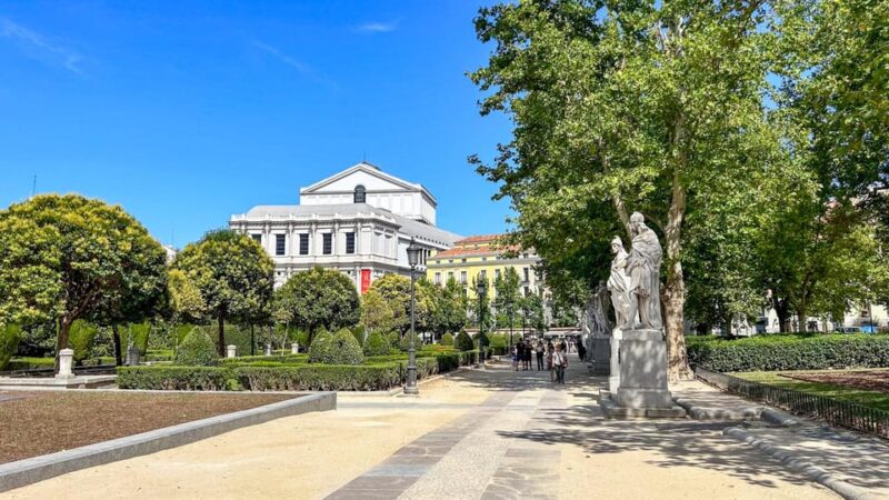 Madrid: Royal Palace Guided Tour with Skip-the-Line Entry - Accessibility and Group Experience