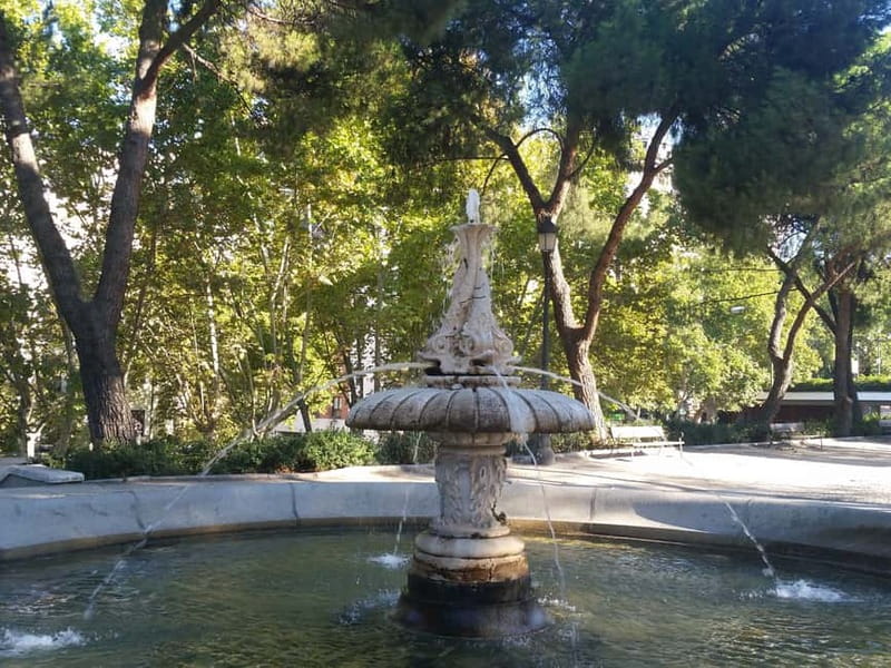 Madrid: Royal Palace Private Tour with Tickets - Inside the Royal Palace: Opulence and Art in Every Room