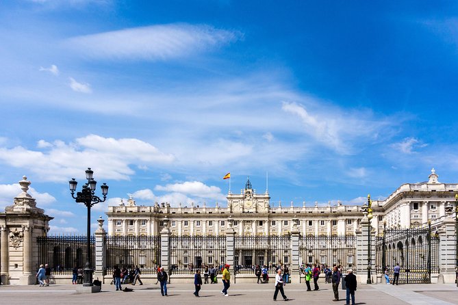 Madrid Royal Palace Professional Guided Tour with Skip the Line - Post-Tour Exploration Options in Madrid