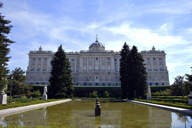 Madrid Royal Palace & Retiro Park Tour with Optional Tapas - The Role of the Guides and Tour Experience