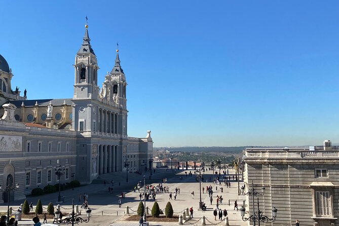 Madrid: Royal Palace Semi-private tour - Practical Details: Meeting Point and Accessibility