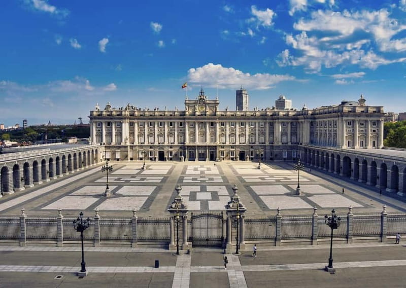 Madrid: Royal Palace Small Group Guided Tour & Wine Tasting - Key Points