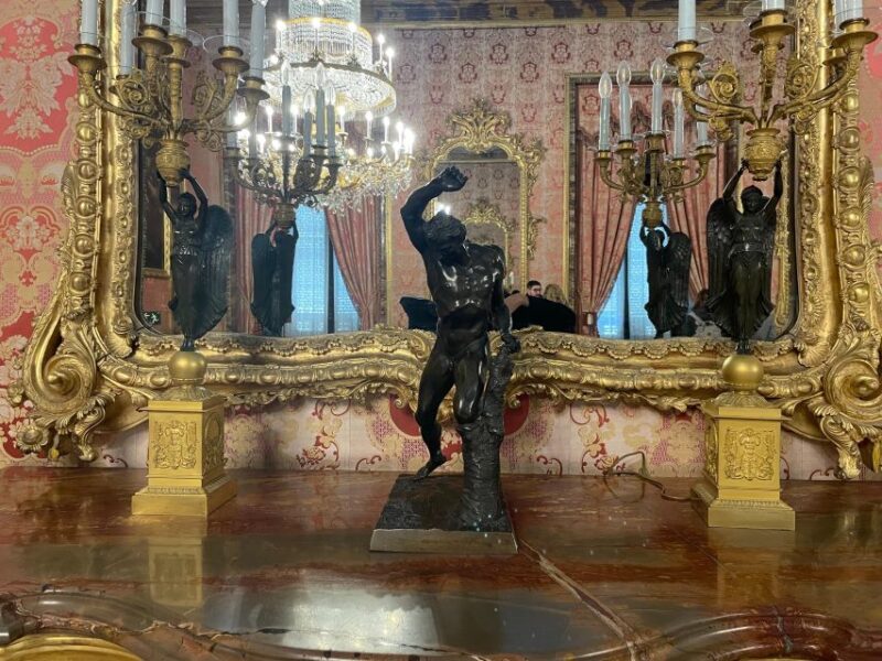 Madrid: Royal Palace tour - semi private or private - Comparing the Private and Semi-Private Options