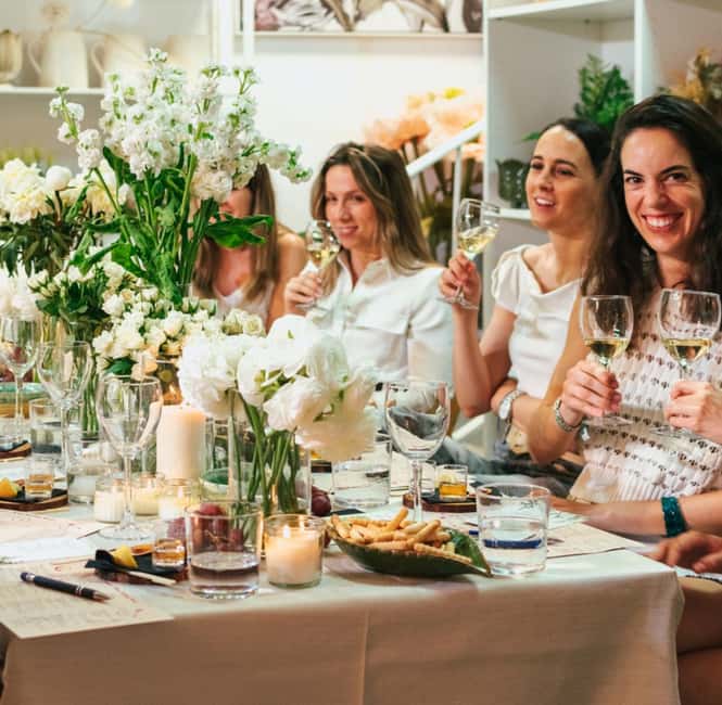 Madrid: Sensory wine tasting + floral arrangement included - Madrid: Sensory wine tasting + floral arrangement included