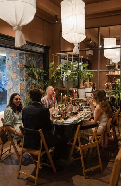 Madrid: Sensory wine tasting + floral arrangement included - Engaging Sensory Activities and Creative Games