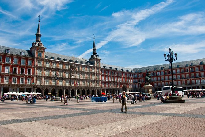 Madrid Sightseeing Tour with Royal Palace Skip the Line Ticket - From the Gran Vía to Santiago Bernabéu: Madrid in the Modern Era