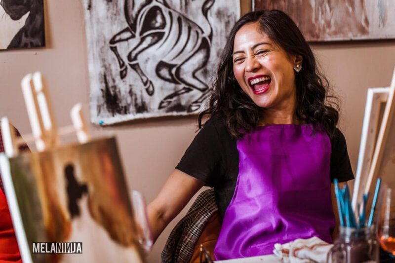 Madrid: Sip&Paint Workshop - The Venue and Atmosphere in Madrid’s Artistic District
