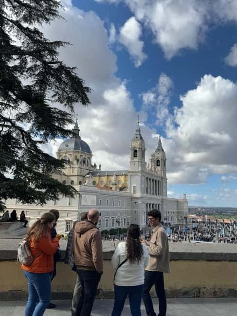 Madrid: Small Group Tour with Tapas & Drinks - Discover Madrid’s Most Beloved Neighborhoods
