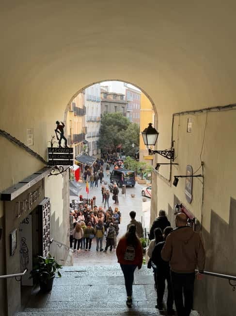 Madrid: Small Group Tour with Tapas & Drinks - Tasting Madrid’s Traditional Food and Drinks