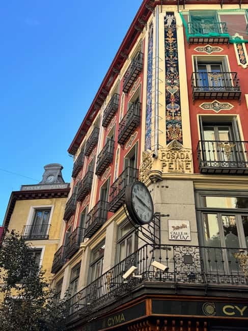 Madrid: Small Group Tour with Tapas & Drinks - The Experience Guides: Knowledgeable and Friendly