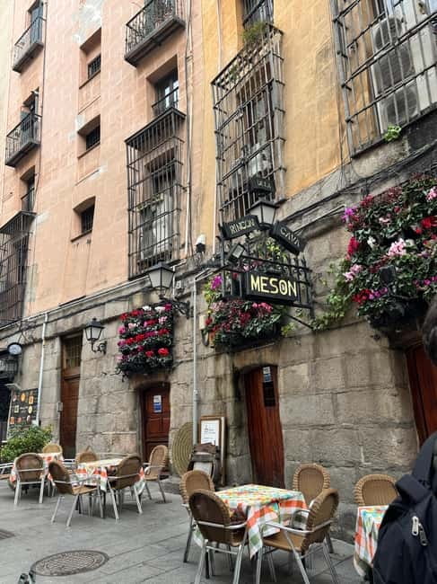 Madrid: Small Group Tour with Tapas & Drinks - Perfect for Food Lovers and Culture Seekers