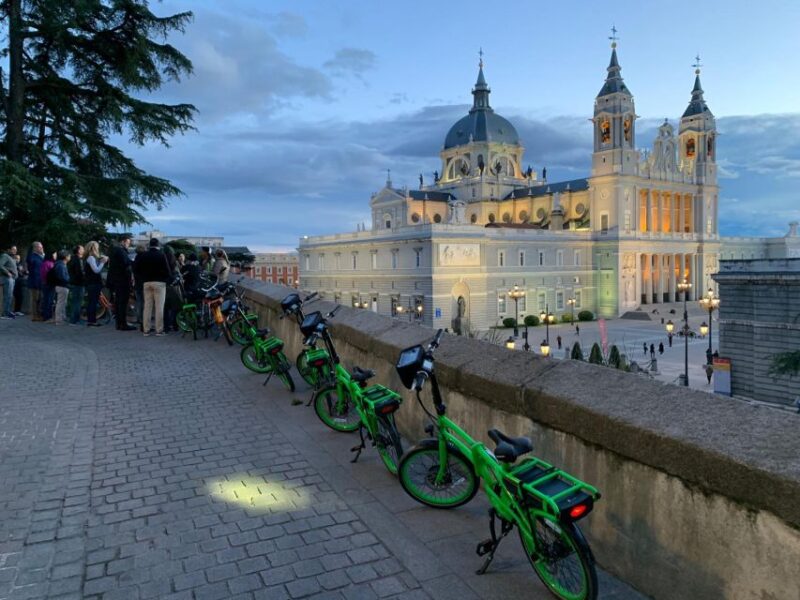 Madrid: Sunset and Night Lights Bike Tour - Key Points
