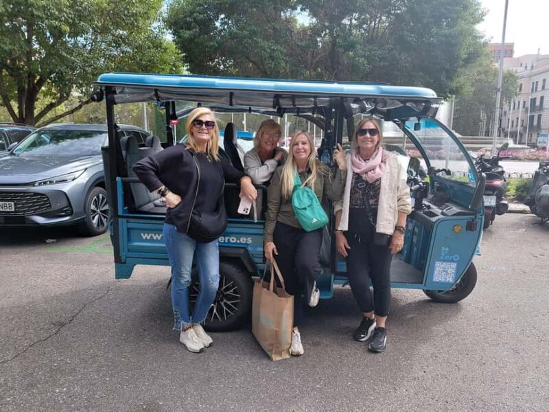 Madrid: The Great Tour of the Christmas Lights with Tuk Tuk Zero. 1h 30min - Exploring Madrid’s Festive Landmarks