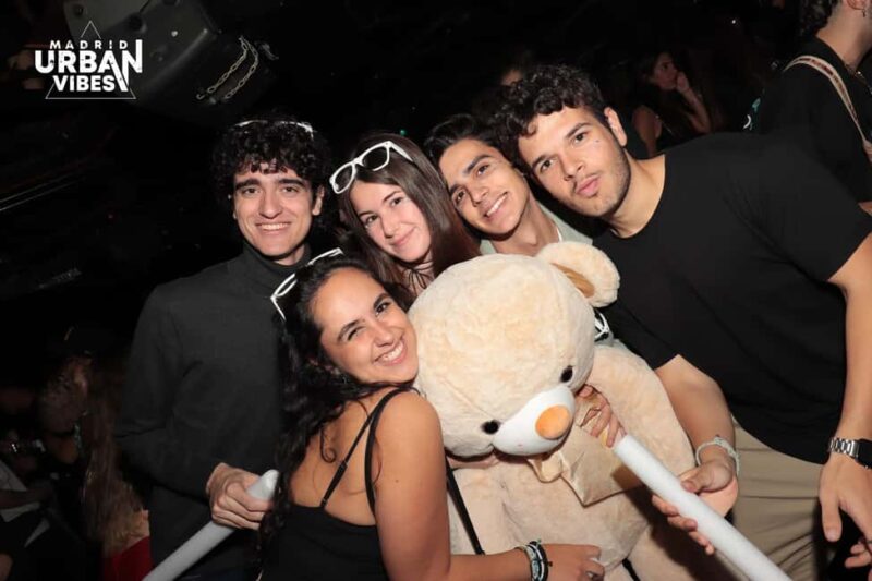 Madrid: Top Pub Crawl with Drinks and Free Nightclub Entry - The Tour Starts at Plaza Puerta del Sol