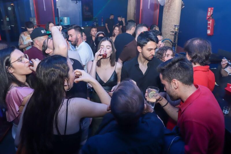 Madrid: Top Pub Crawl with Drinks and Free Nightclub Entry - Practical Details: Logistics and Group Size