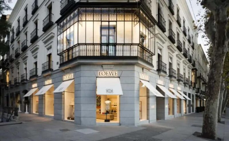 Madrid: Tour with Tuk Tuk Zero: Bernabéu and the Golden Mile. 1h 15min - Starting Point at Plaza de Canovas del Castillo