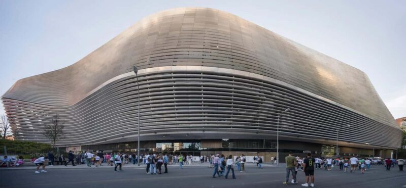 Madrid: Tour with Tuk Tuk Zero: Bernabéu and the Golden Mile. 1h 15min - Discovering Madrid’s Historic and Political Landmarks