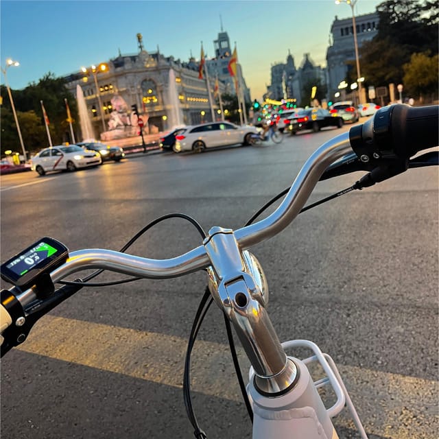 Madrid: Vintage Bike Rental with Tourist Map - Discover Madrid at Your Own Pace with a Vintage Bike and Historic Map