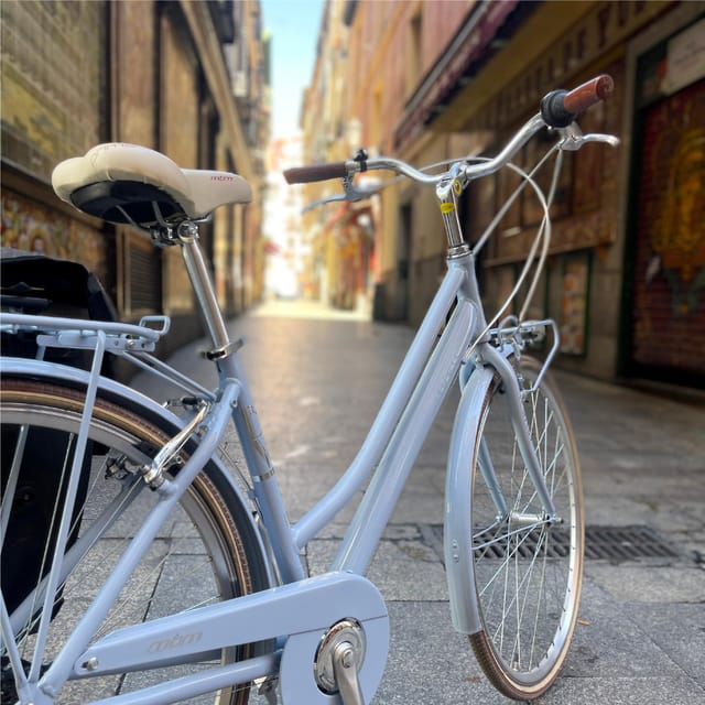 Madrid: Vintage Bike Rental with Tourist Map - Riding a Vintage Bike through Madrid’s Old Quarters