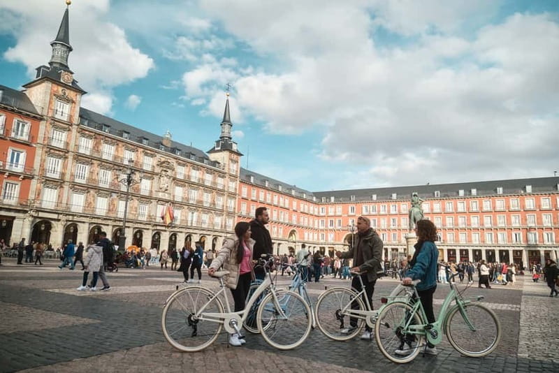 Madrid: Vintage Bike Tour of City Highlights - Small-Group - Key Points