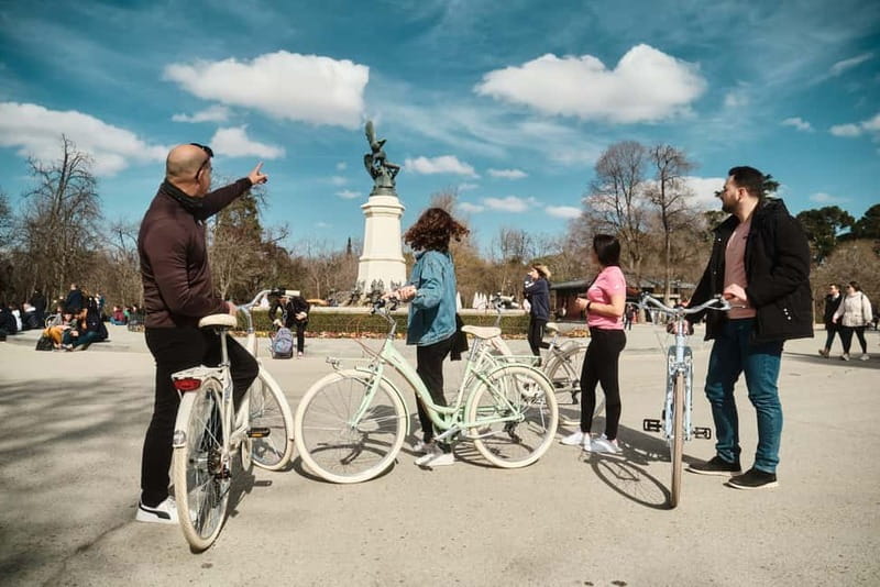 Madrid: Vintage Bike Tour of City Highlights - Small-Group - Relaxing Break at Retiro Park and Crystal Palace