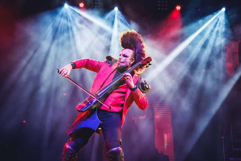 Madrid: WAH Show - Music, Dining & Party Experience - Gastronomic Journey at 14 Food Stations