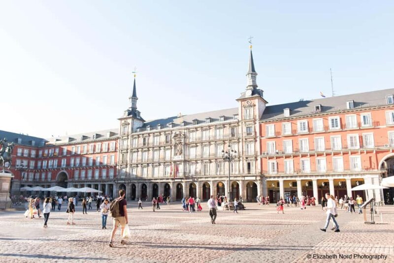 Madrid: Walking Tour (Christmas Edition) - Discover Madrid’s Most Famous Sites and Christmas Traditions in a 2.5-Hour Guided Walk