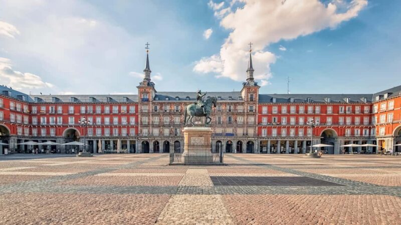 Madrid: Walking tour of Barrio de las Letras and Madrid de los Austrias - The Majestic Royal Palace and Almudena Cathedral
