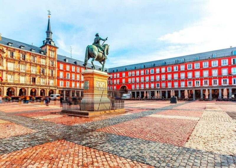 Madrid Walking Tour: Sol, Plaza Mayor,Royal Palace, Gran Via - Discovering the Charm of Plaza Mayor in Madrid
