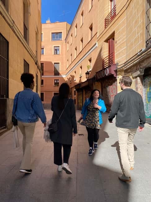 Madrid: Welcome to Madrid Guided Walking Tour - Scenic Viewpoints and Secret Spots in Madrid’s Old Town