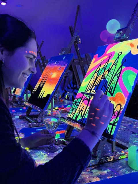 Madrid: Wine Gogh Glow Academy Paint and Sip Classes - Cancellation Policies and Booking Flexibility