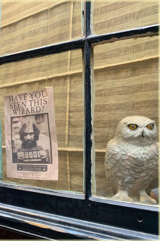 Magical Movies: London Harry Potter Tour - Starting Point at Shaftesbury Memorial Fountain