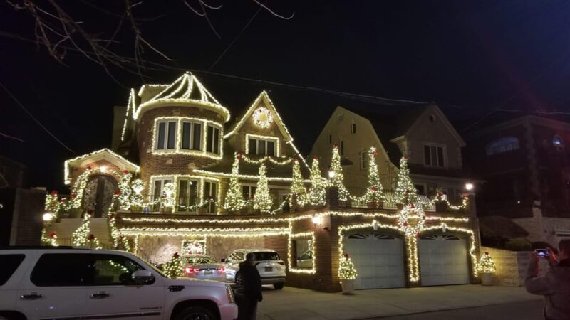 Magnificent Christmas Lights Tour of Dyker Heights Brooklyn - Discover the Joy of the Dyker Heights Christmas Lights Tour