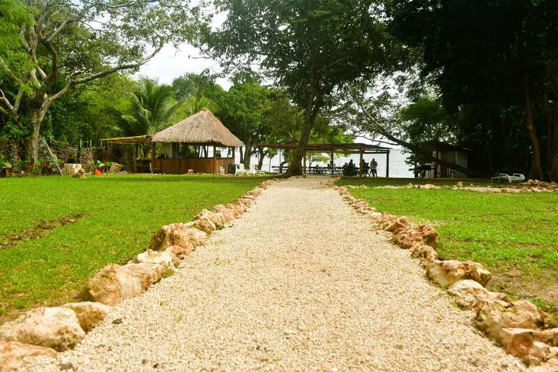 Mahahual: Chacchoben Mayan Ruins and Seven Color Lagoon Trip - Exploring the Chacchoben Mayan Ruins